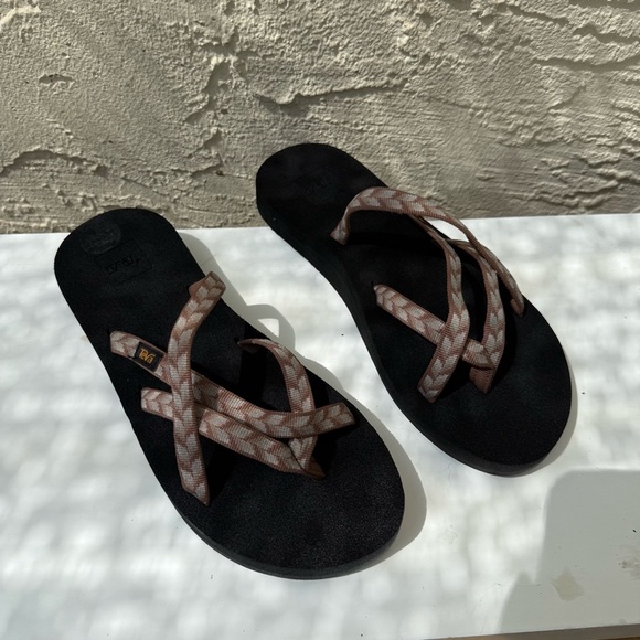 Teva Women's Olowahu Sandal, Retro Geometric Neutral, 8 - Picture 3 of 7